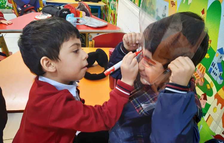 تمرین Song و انجام فعالیت دست‌ورزی-زنگ زبان عمومی 4