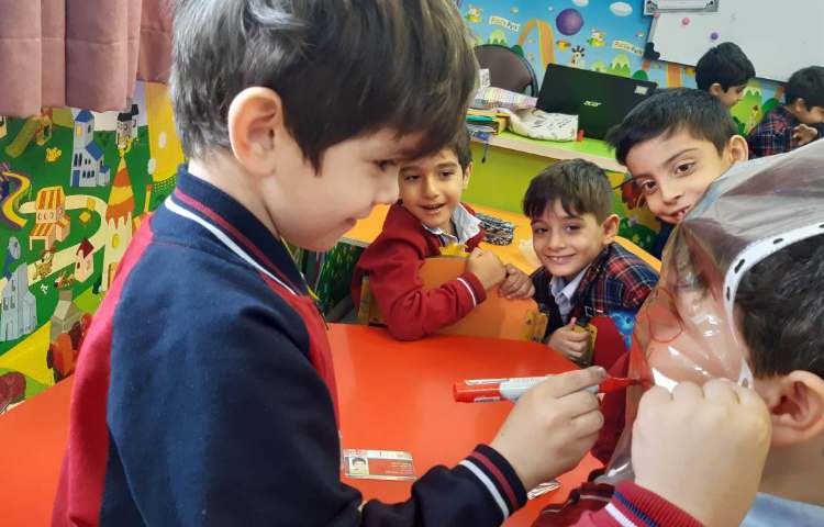 تمرین Song و انجام فعالیت دست‌ورزی-زنگ زبان عمومی 5