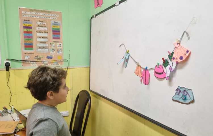 تمرین و انجام فعالیت های صفحه 20 کتاب با موضوع لباس ها 17