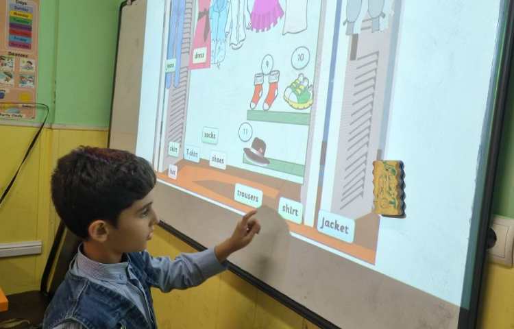 تمرین و انجام فعالیت های صفحه 20 کتاب با موضوع لباس ها 19