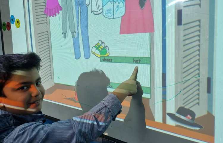 تمرین و انجام فعالیت های صفحه 20 کتاب با موضوع لباس ها 4