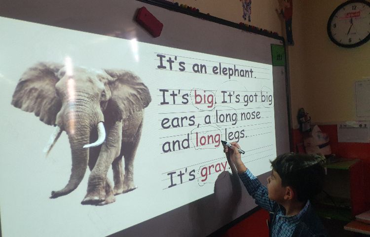 :تمرین writing و تشخیص صفات در نوشتن جمله سازی