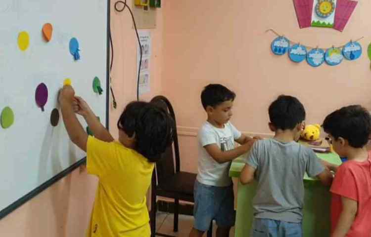 تمرین و تکرار رنگ ها به انگلیسی با بازی های متنوع