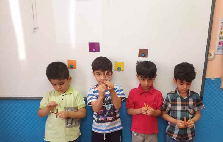 تمرین و تکرار رنگ ها به زبان انگلیسی با بازی های متنوع 2