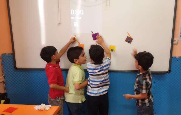 تمرین و تکرار رنگ ها به زبان انگلیسی با بازی های متنوع 3