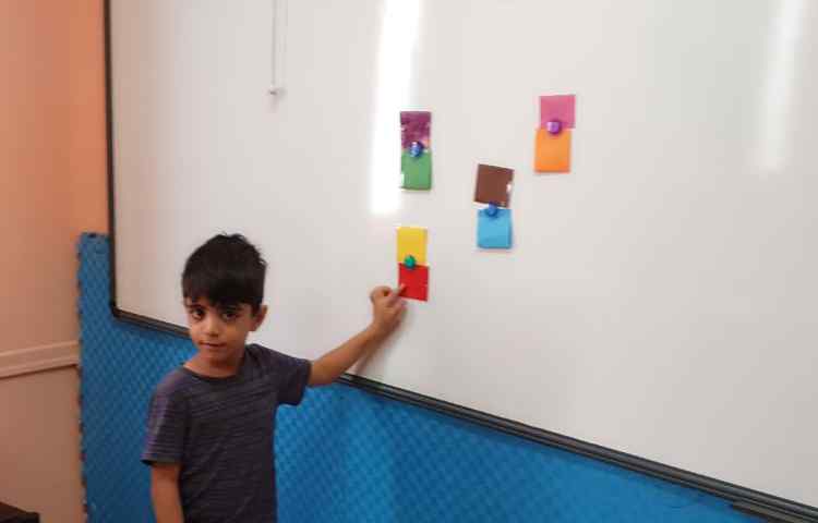 تمرین و تکرار رنگ ها به زبان انگلیسی با بازی های متنوع 6