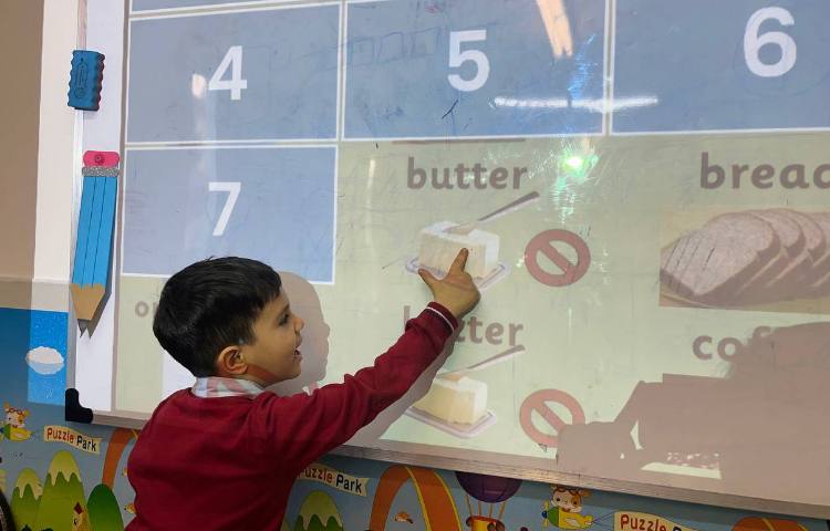 تمرین و جمله‌سازی با لغات از طریق بازی 2