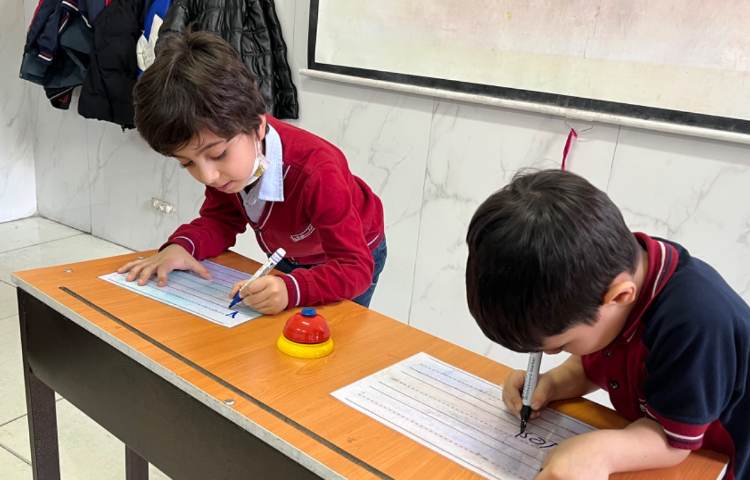 تمرین blending و letter fromation حرف Vv 1