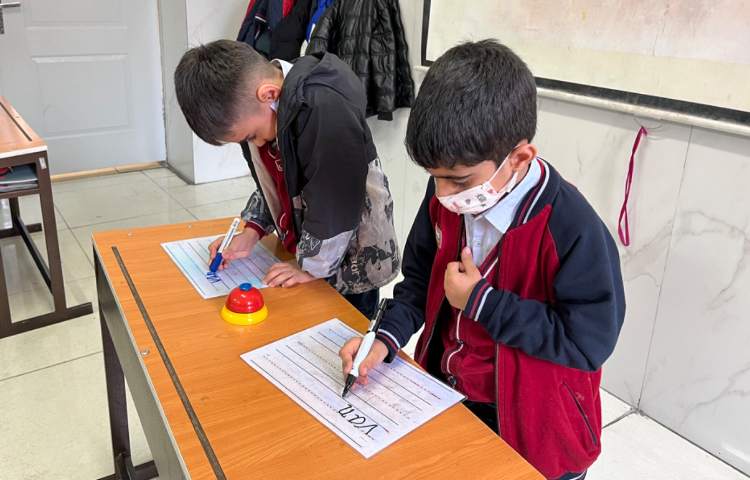 تمرین blending و letter fromation حرف Vv 3