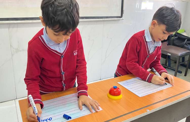 تمرین blending و letter fromation حرف Vv