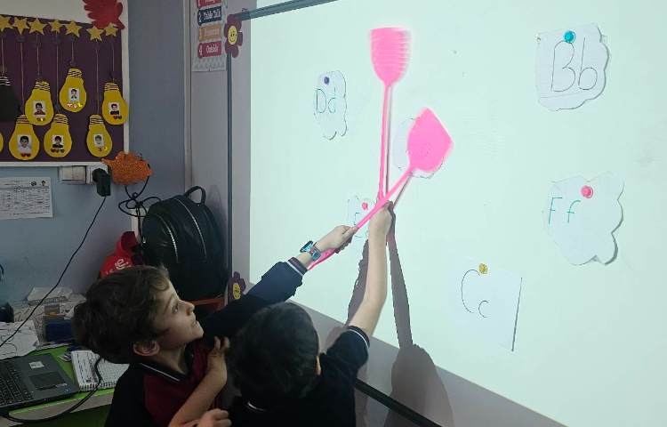 تمرین و شناخت حروف الفبا همراه با بازی 10