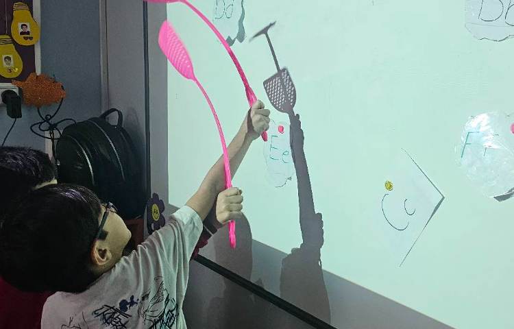 تمرین و شناخت حروف الفبا همراه با بازی 11