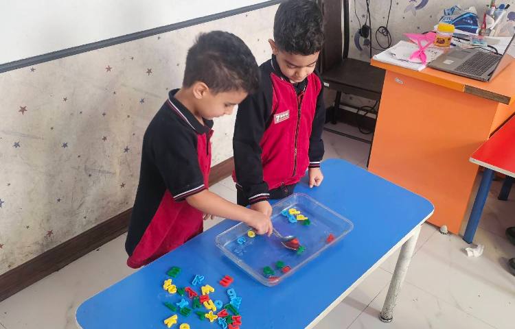 تمرین و شناخت حروف الفبا همراه با بازی 2