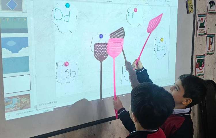 تمرین و شناخت حروف الفبا همراه با بازی 4