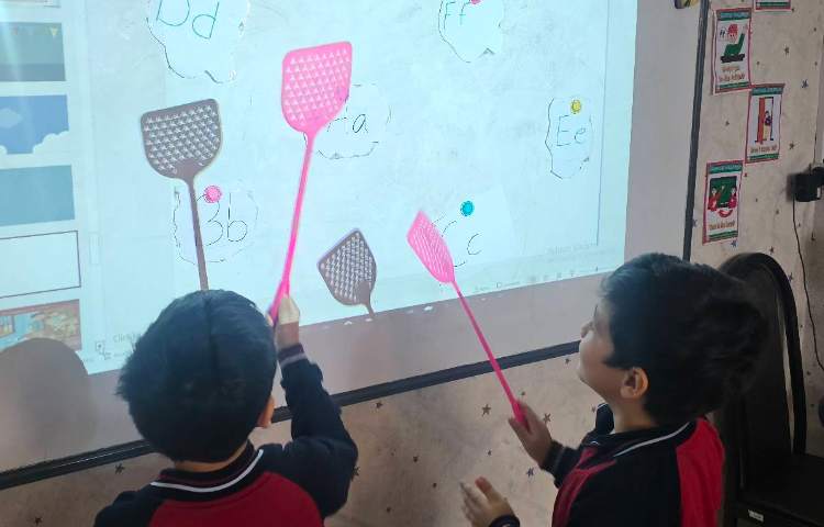 تمرین و شناخت حروف الفبا همراه با بازی 5