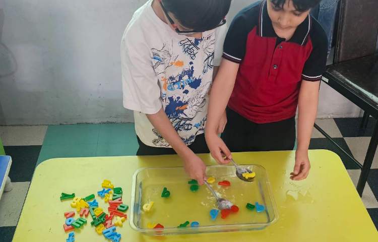 تمرین و شناخت حروف الفبا همراه با بازی 9