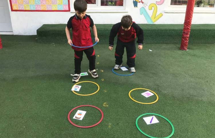 تمرین و مرور لغات درس 7 کتاب Picture Dictionary با بازی حرکتی 1