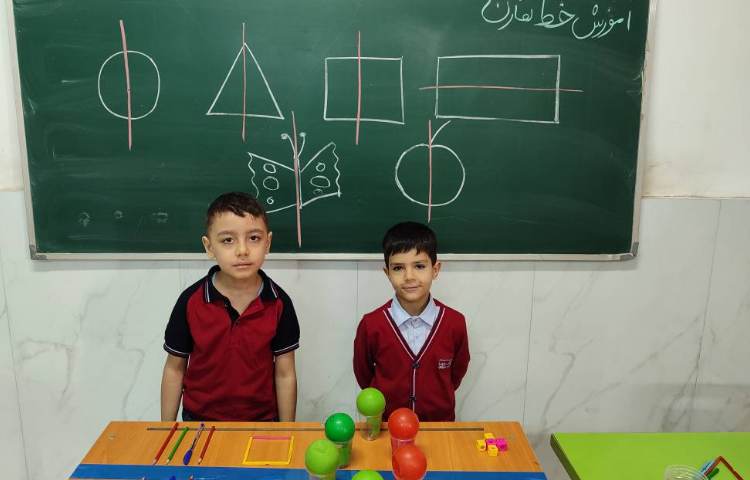 تمرین و مرور مبحث(تقارن) در کلاس توسط دانش‌آموزان انجام شد. 7