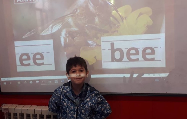 :تمرین و یادآوری حروف y و ee ،پرسش کلاسی از دانش آموزان 4