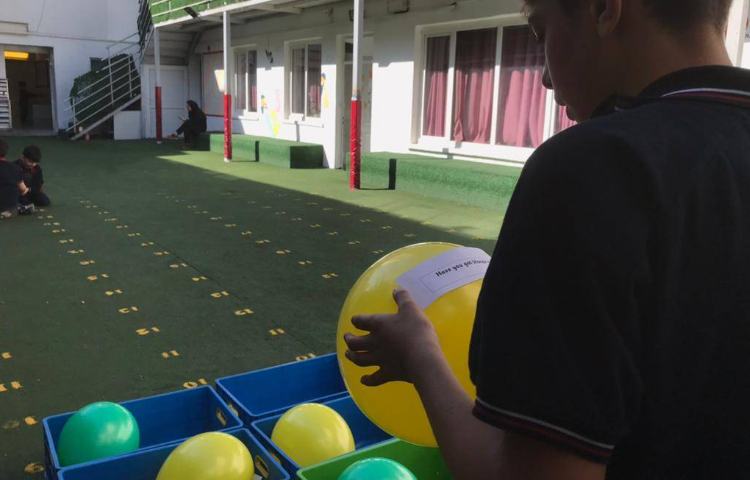 تمرین پرسش و پاسخ با have got/ has got با بازی دوز 4