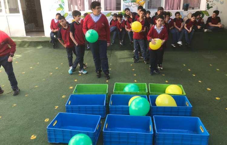 تمرین پرسش و پاسخ با have got/ has got با بازی دوز 8