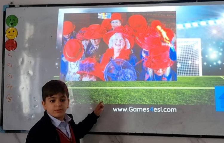 تمرین پرسش و پاسخ با فعل wear 4