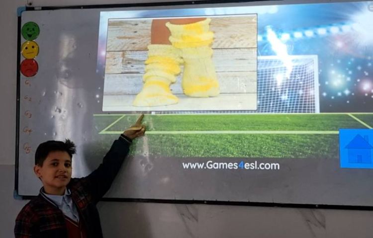 تمرین پرسش و پاسخ با فعل wear 5