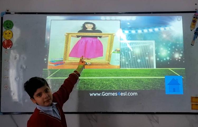 تمرین پرسش و پاسخ با فعل wear 6