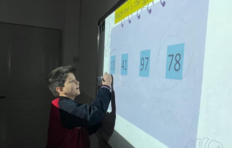 تمرین پیدا کردن مضرب اعداد مختلف-زنگ Math 2