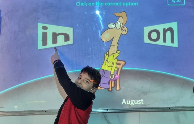 تمرین کاربرد in/on 4