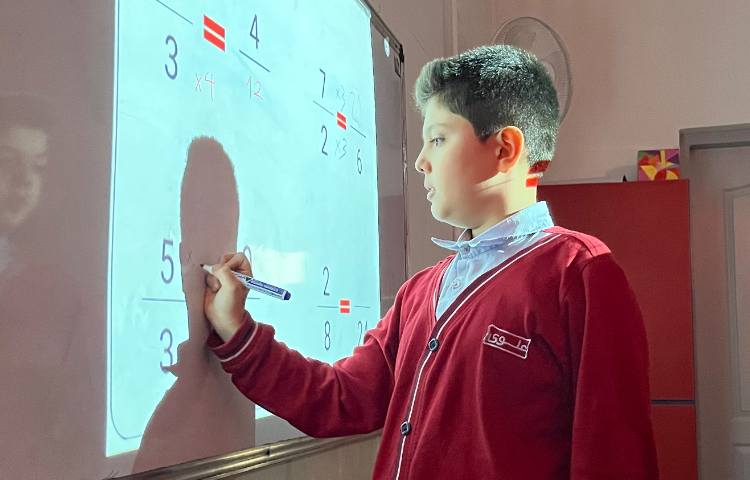 تمرین کسرهای برابر-زنگ Math 2