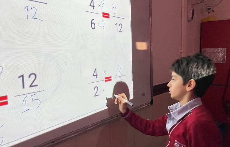 تمرین کسرهای برابر-زنگ Math 4