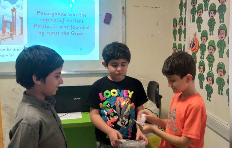 تمرین spelling کلاس movers 12 3