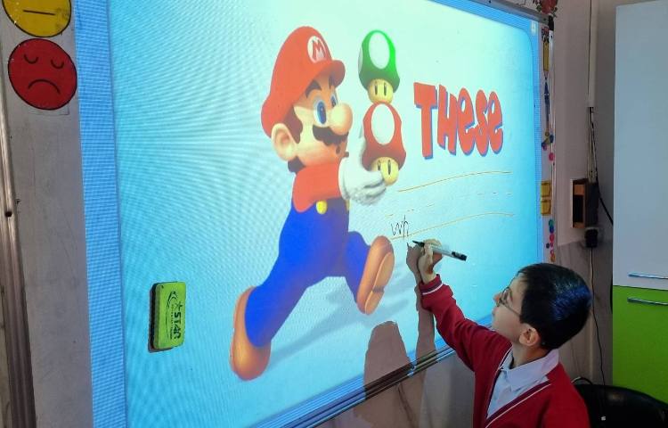 تمرین کلمات اشاره‌ی مفرد و جمع با بازی-زنگ زبان عمومی 3