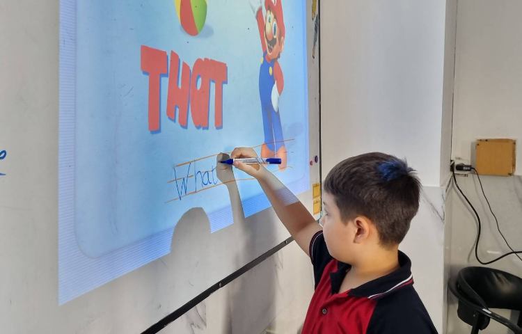 تمرین کلمات اشاره‌ی مفرد و جمع با بازی-زنگ زبان عمومی 3