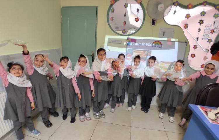 تمرین کلمات درس جدید از طریق بازی رستوران 4