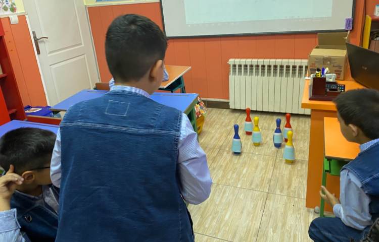 تمرین کلمات مربوط به حروف X,y,ch,sh,th,the با استفاده از بازی بولینگ 1