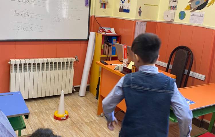 تمرین کلمات مربوط به حروف X,y,ch,sh,th,the با استفاده از بازی پرتاب حلقه 1