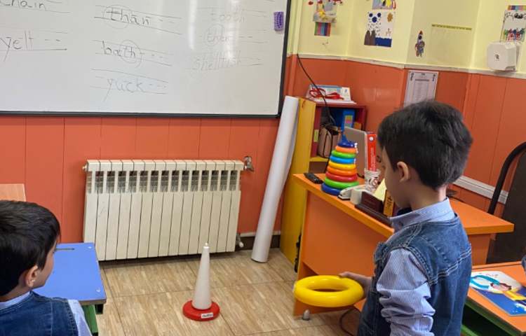 تمرین کلمات مربوط به حروف X,y,ch,sh,th,the با استفاده از بازی پرتاب حلقه 2