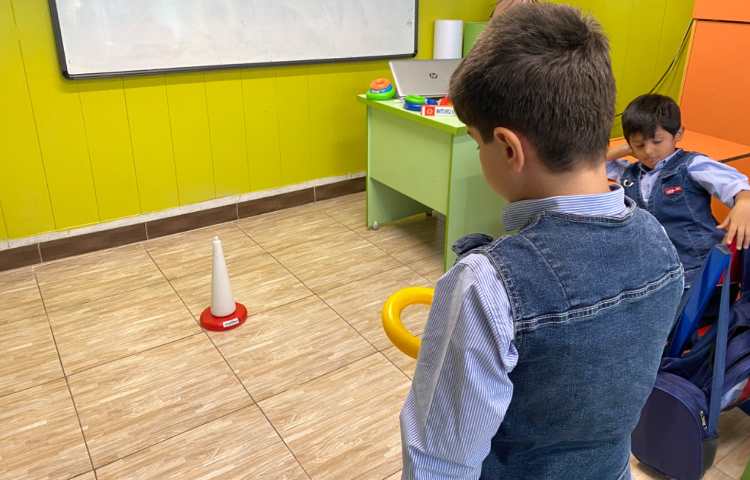 تمرین کلمات مربوط به حروف X,y,ch,sh,th,the با استفاده از بازی پرتاب حلقه 2