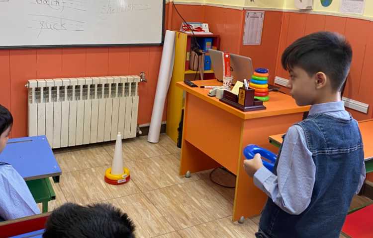 تمرین کلمات مربوط به حروف X,y,ch,sh,th,the با استفاده از بازی پرتاب حلقه 4