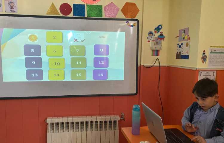 تمرین کلمات مربوط به درس oiبا استفاده از بازی 1