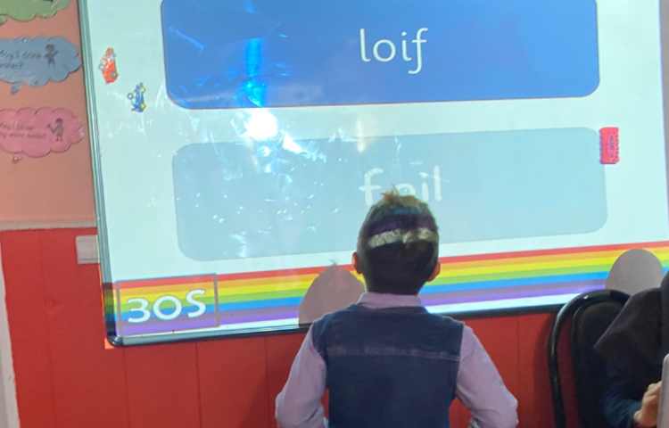 تمرین کلمات مربوط به درس oi با استفاده از بازی 1