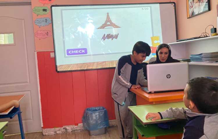 تمرین کلمات مربوط به درسow با استفاده از بازی 4