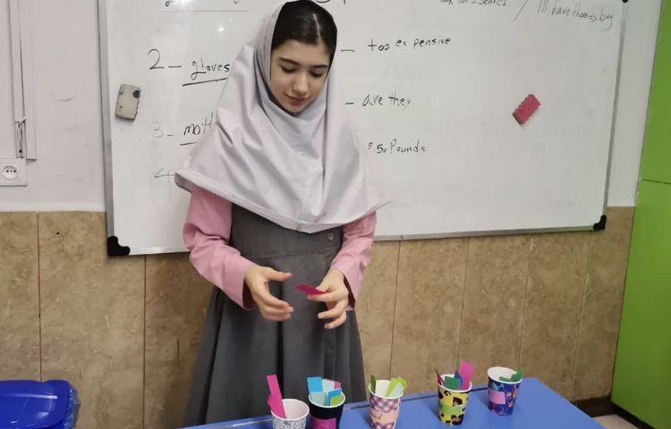 تمرین کلمات و جمله سازی از طریق بازی 1