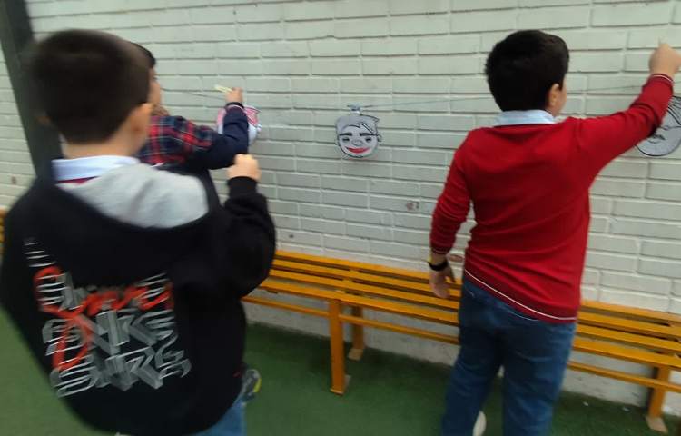 تمرین گرامر have/has got توسط بازی گروهی 1