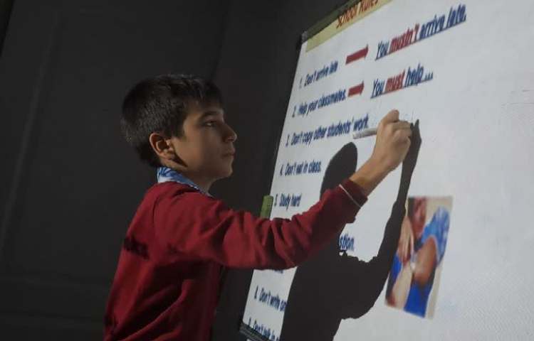 تمرین Grammar must/ mustn't 3