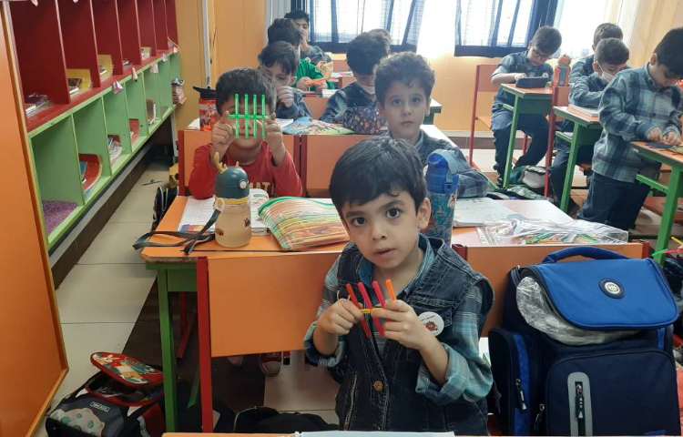 :تم 5 ریاضی و چوب خط 5 تایی، کلاس توت فرنگی 5