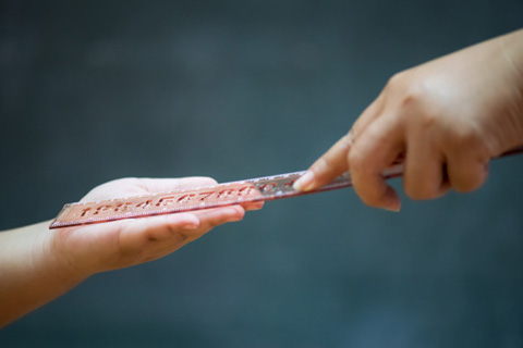 چرا تنبیه بدنی راه درستی برای تربیت کودک نیست؟