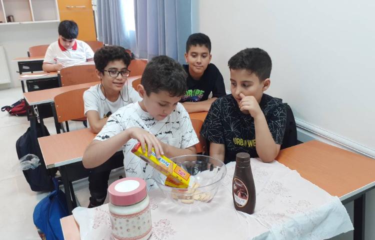 تهیه دسر در کلاس